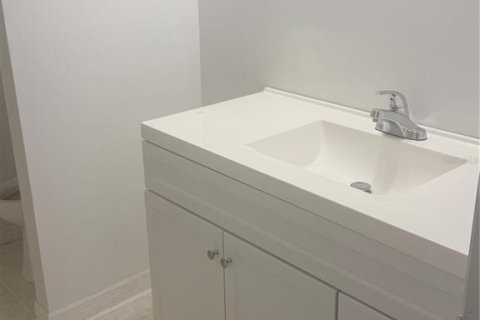 Condo in Orlando, Florida, 2 bedrooms  № 2237359 - photo 12