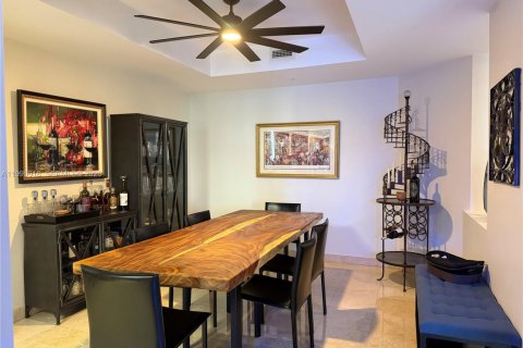 Condominio en Miami, Florida, 2 dormitorios  № 2055560