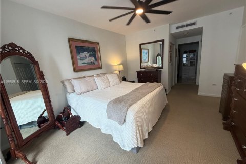 Condominio en alquiler en Miami, Florida, 2 dormitorios, 151.06 m2 № 2055560 - foto 9