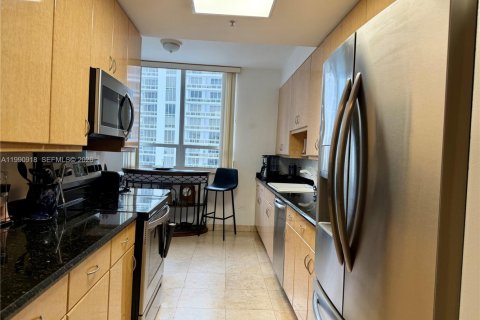 Condominio en alquiler en Miami, Florida, 2 dormitorios, 151.06 m2 № 2055560 - foto 14