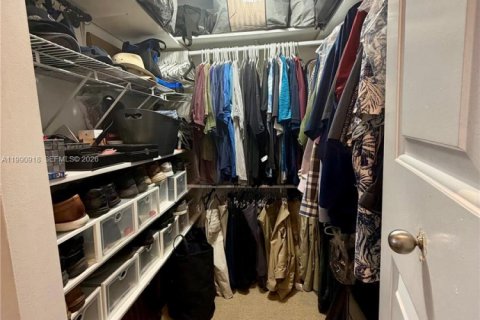 Condominio en alquiler en Miami, Florida, 2 dormitorios, 151.06 m2 № 2055560 - foto 13