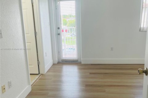 Touwnhouse à louer à Hialeah, Floride: 3 chambres, 148.64 m2 № 1952987 - photo 20