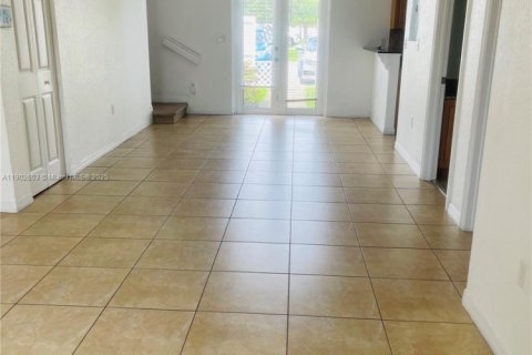 Touwnhouse à louer à Hialeah, Floride: 3 chambres, 148.64 m2 № 1952987 - photo 4