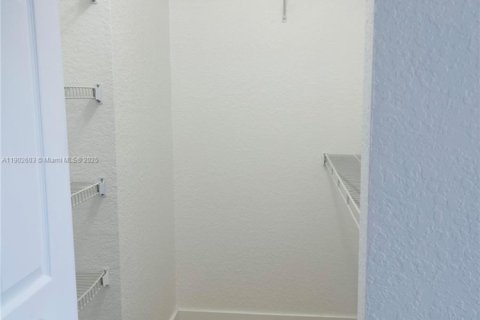 Touwnhouse à louer à Hialeah, Floride: 3 chambres, 148.64 m2 № 1952987 - photo 18