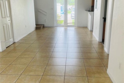 Touwnhouse à louer à Hialeah, Floride: 3 chambres, 148.64 m2 № 1952987 - photo 5