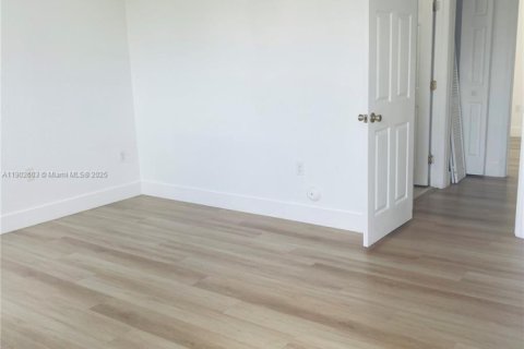 Touwnhouse à louer à Hialeah, Floride: 3 chambres, 148.64 m2 № 1952987 - photo 23