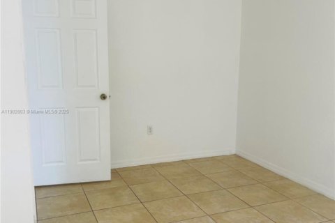Touwnhouse à louer à Hialeah, Floride: 3 chambres, 148.64 m2 № 1952987 - photo 7