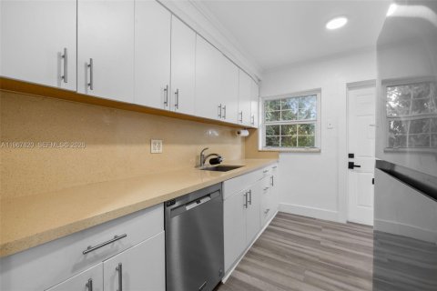 Casa en venta en West Miami, Florida, 3 dormitorios, 107.21 m2 № 2029878 - foto 12