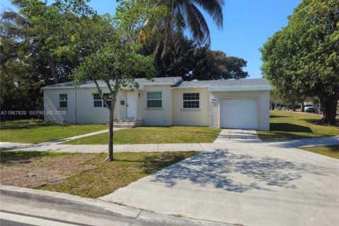 Casa en West Miami, Florida 3 dormitorios, 107.21 m2 № 2029878