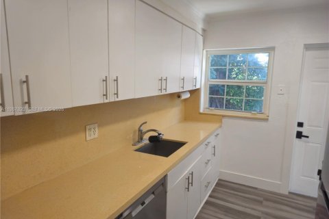 Casa en venta en West Miami, Florida, 3 dormitorios, 107.21 m2 № 2029878 - foto 9