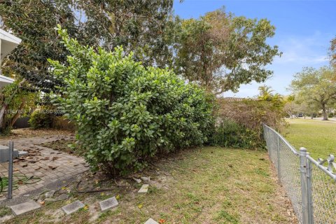 Casa en venta en West Miami, Florida, 3 dormitorios, 107.21 m2 № 2029878 - foto 21