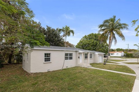Casa en venta en West Miami, Florida, 3 dormitorios, 107.21 m2 № 2029878 - foto 4