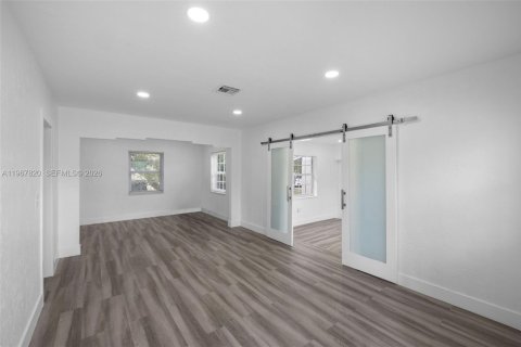 Casa en venta en West Miami, Florida, 3 dormitorios, 107.21 m2 № 2029878 - foto 8