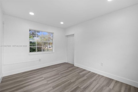 Casa en venta en West Miami, Florida, 3 dormitorios, 107.21 m2 № 2029878 - foto 14