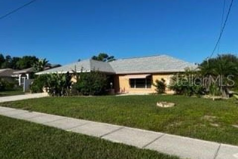 House in Englewood, Florida 3 bedrooms, 170.1 sq.m. № 2354763