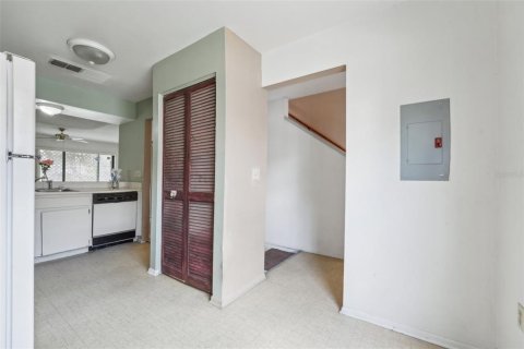 Townhouse in Temple Terrace, Florida 2 bedrooms, 110.55 sq.m. № 2147598 - photo 8
