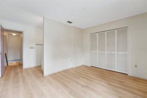 Townhouse in Temple Terrace, Florida 2 bedrooms, 110.55 sq.m. № 2147598 - photo 21