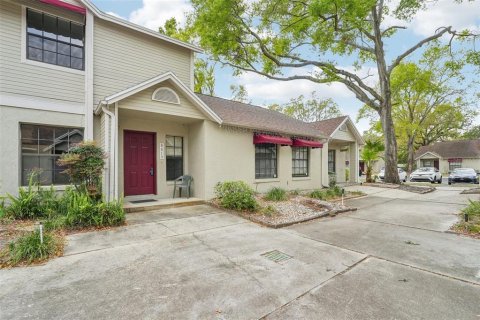 Townhouse in Temple Terrace, Florida 2 bedrooms, 110.55 sq.m. № 2147598 - photo 3