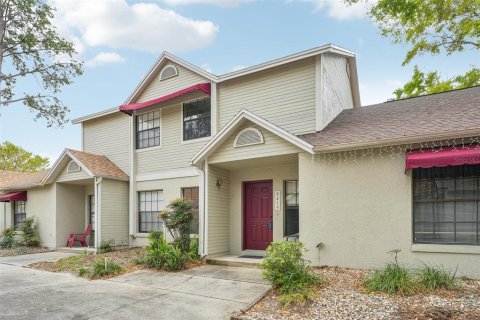 Townhouse in Temple Terrace, Florida 2 bedrooms, 110.55 sq.m. № 2147598 - photo 4