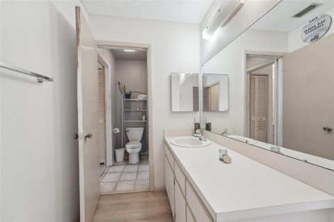 Townhouse in Temple Terrace, Florida 2 bedrooms, 110.55 sq.m. № 2147598 - photo 19