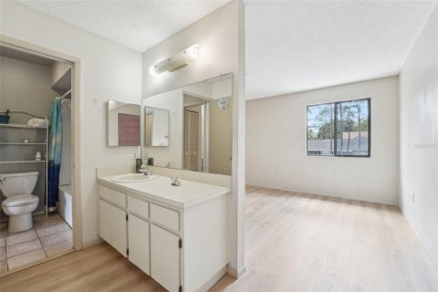 Townhouse in Temple Terrace, Florida 2 bedrooms, 110.55 sq.m. № 2147598 - photo 18