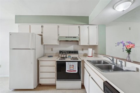 Townhouse in Temple Terrace, Florida 2 bedrooms, 110.55 sq.m. № 2147598 - photo 9
