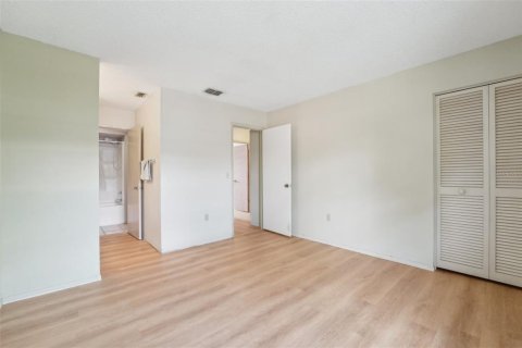 Townhouse in Temple Terrace, Florida 2 bedrooms, 110.55 sq.m. № 2147598 - photo 27