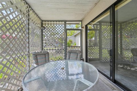 Townhouse in Temple Terrace, Florida 2 bedrooms, 110.55 sq.m. № 2147598 - photo 30