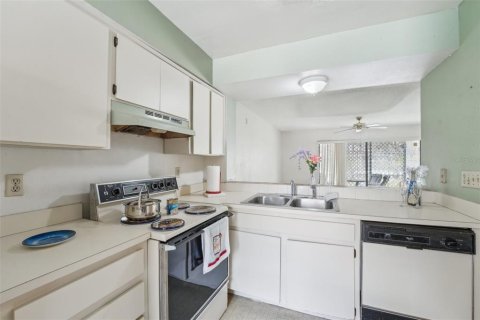 Townhouse in Temple Terrace, Florida 2 bedrooms, 110.55 sq.m. № 2147598 - photo 10