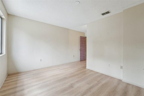 Townhouse in Temple Terrace, Florida 2 bedrooms, 110.55 sq.m. № 2147598 - photo 22