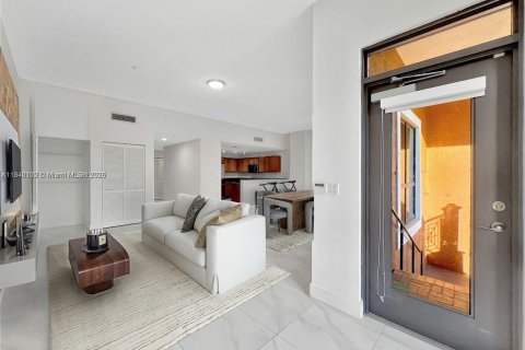 Condo in Miami, Florida, 2 bedrooms  № 1830375 - photo 5