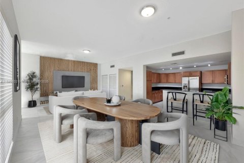 Condo in Miami, Florida, 2 bedrooms  № 1830375 - photo 2