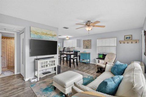 Condo in Saint Petersburg, Florida, 2 bedrooms № 2101347 - photo 5