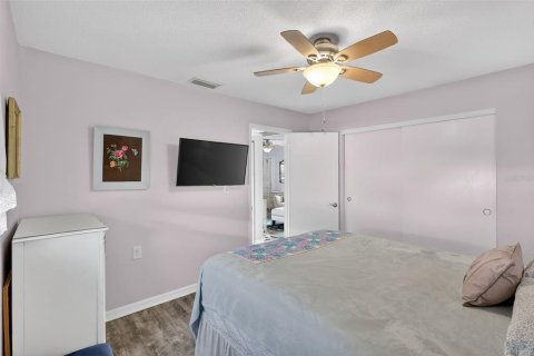 Condo in Saint Petersburg, Florida, 2 bedrooms № 2101347 - photo 16