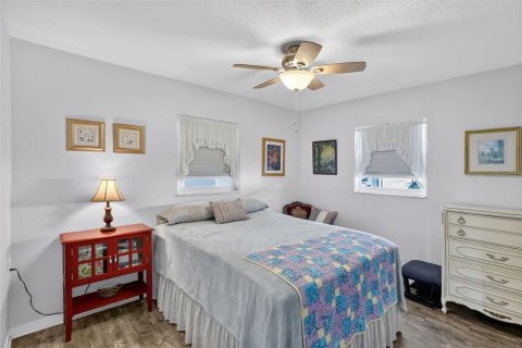 Condo in Saint Petersburg, Florida, 2 bedrooms № 2101347 - photo 14