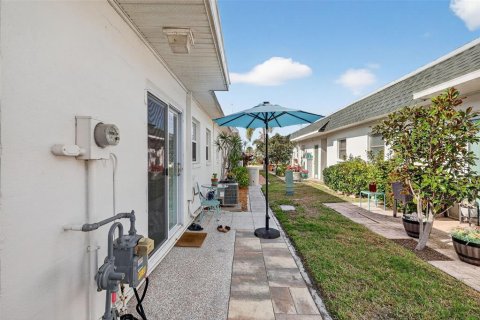 Condo in Saint Petersburg, Florida, 2 bedrooms № 2101347 - photo 21