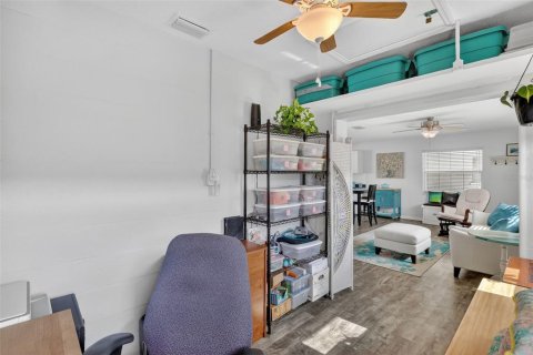 Condo in Saint Petersburg, Florida, 2 bedrooms № 2101347 - photo 11
