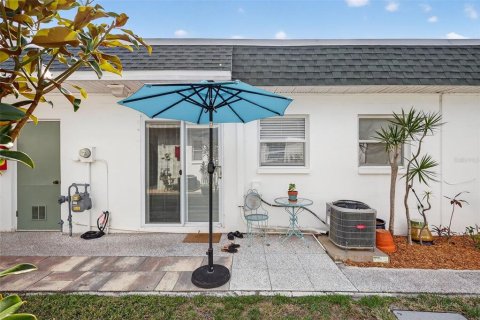Condo in Saint Petersburg, Florida, 2 bedrooms № 2101347 - photo 18