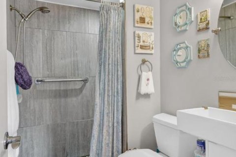 Condo in Saint Petersburg, Florida, 2 bedrooms № 2101347 - photo 13