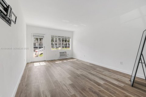 Copropriété à louer à Miami Beach, Floride: 37.16 m2 № 1976658 - photo 28