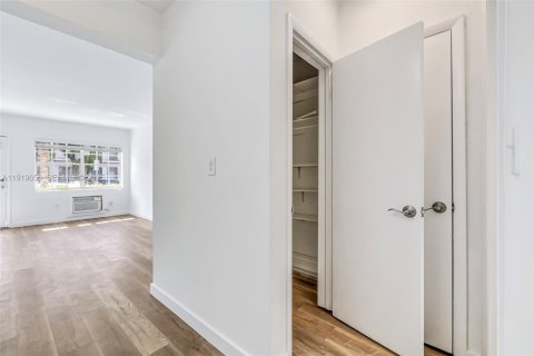 Copropriété à louer à Miami Beach, Floride: 37.16 m2 № 1976658 - photo 8