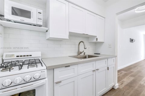 Copropriété à louer à Miami Beach, Floride: 37.16 m2 № 1976658 - photo 11