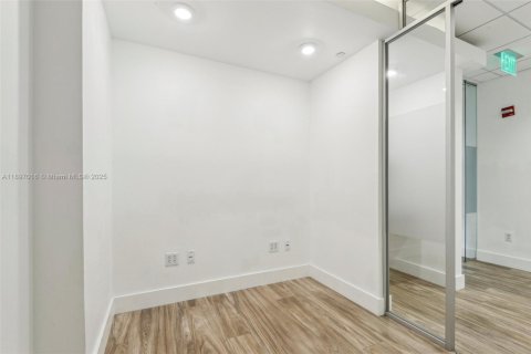 Commercial property in Miami, Florida № 2154916 - photo 19
