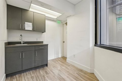 Commercial property in Miami, Florida № 2154916 - photo 21