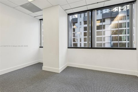 Commercial property in Miami, Florida № 2154916 - photo 27