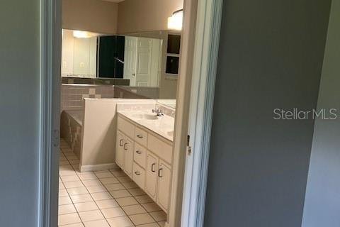 House in Palm Coast, Florida 3 bedrooms, 197.7 sq.m. № 1869138 - photo 9