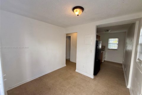 Villa ou maison à louer à Miami, Floride: 2 chambres, 55.93 m2 № 1975326 - photo 7