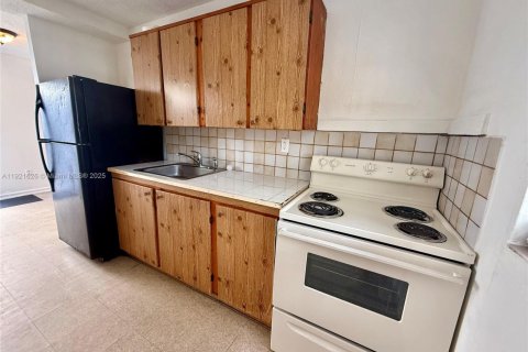 Villa ou maison à louer à Miami, Floride: 2 chambres, 55.93 m2 № 1975326 - photo 4