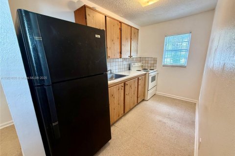 Villa ou maison à louer à Miami, Floride: 2 chambres, 55.93 m2 № 1975326 - photo 3