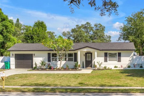 House in Saint Petersburg, Florida 3 bedrooms, 110 sq.m. № 2429449 - photo 2